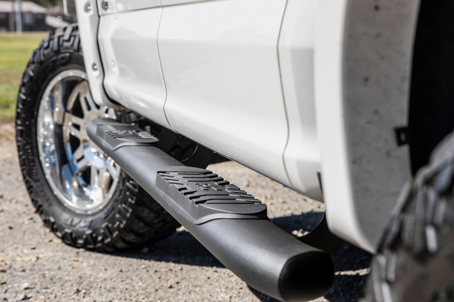 Oval Nerf Step | Crew Cab | Black | Ford F-150/Lightning/F-250/F-350/Raptor (15-25)