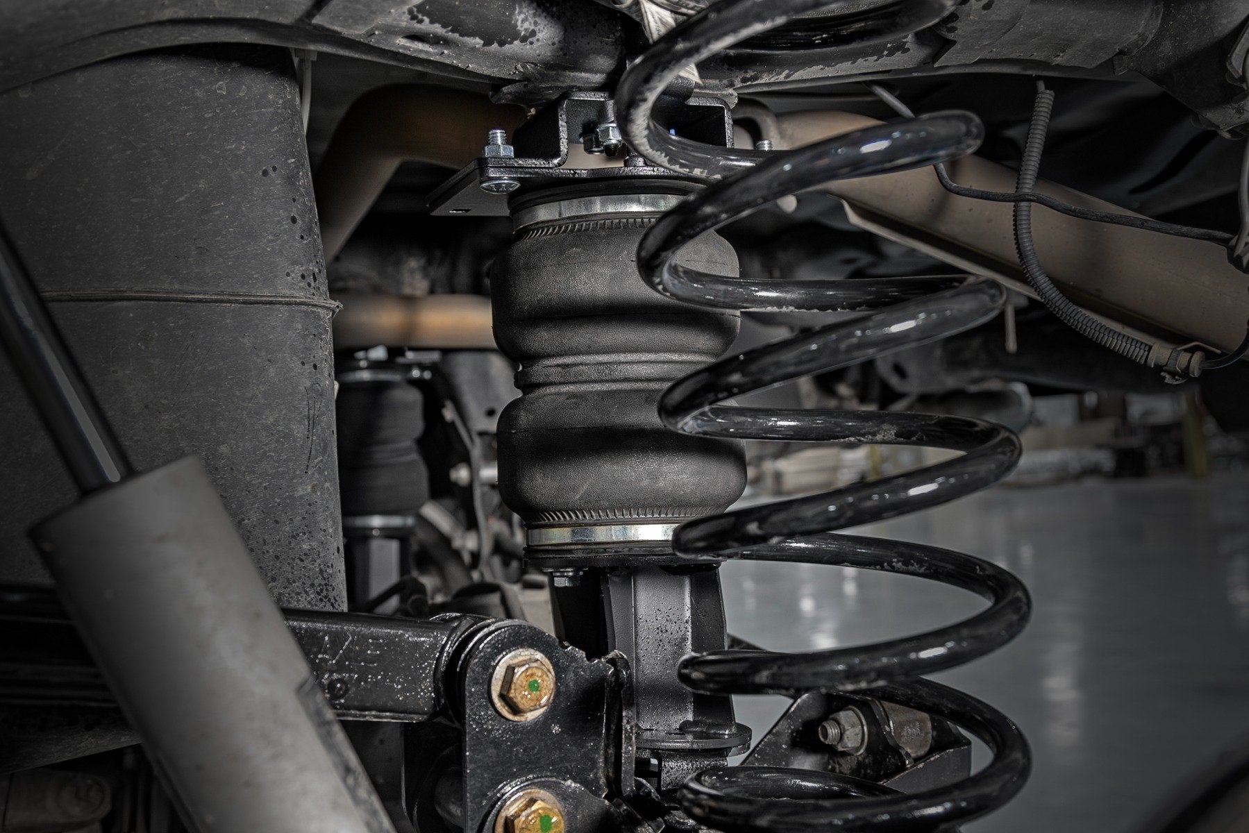 Air Spring Kit w/compressor | Ram 1500 2WD/4WD (2010-2018 & Classic)