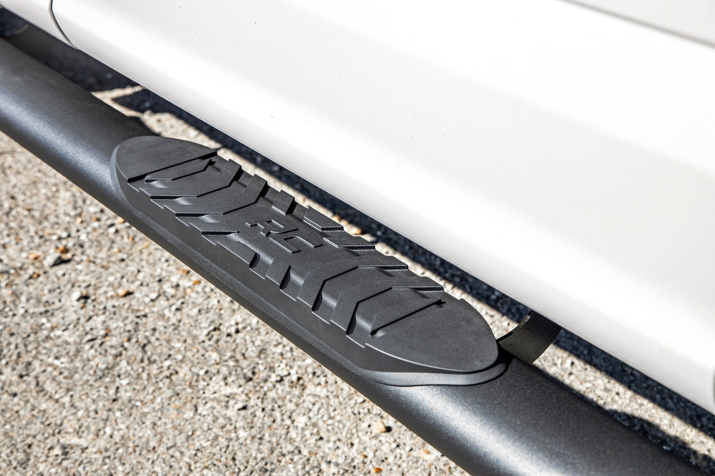 Oval Nerf Step | Crew Cab | Black | Ford F-150/Lightning/F-250/F-350/Raptor (15-25)